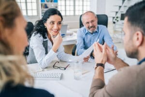 Engager les collaborateurs pour réenchanter les clients : 5 conseils à mettre en place